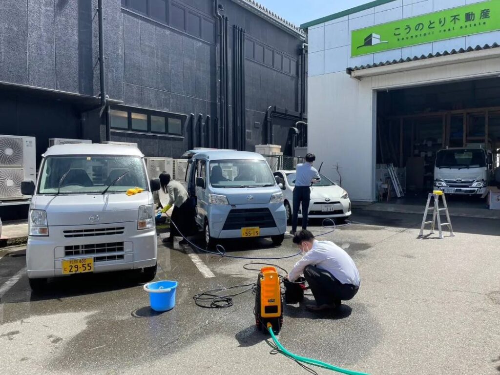 社用車の洗車をしました！