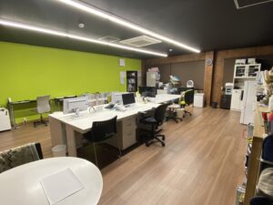 事務所の席がフリーアドレスになりました。: スタッフ奥田