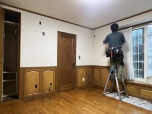 豊岡市の内装リフォームの施工事例/施工中/リビング/養生/電気配線