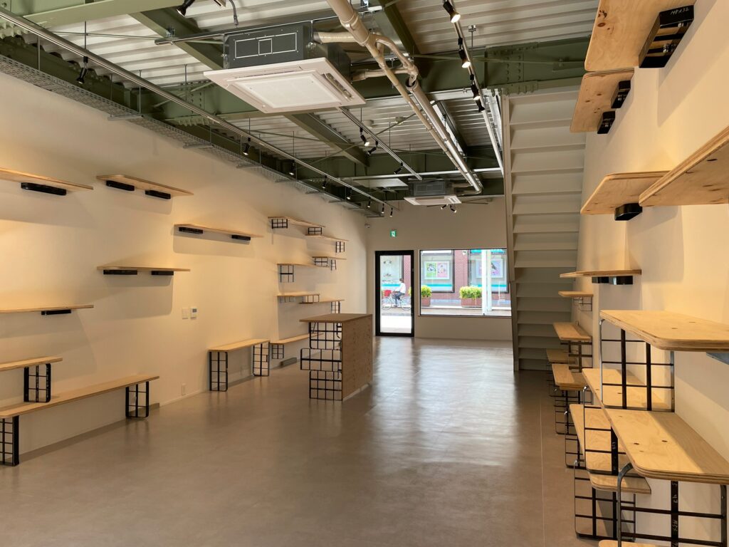 感性を刺激する空間がここに誕生！飲食店からアトリエ付きショップへ大規模リフォーム