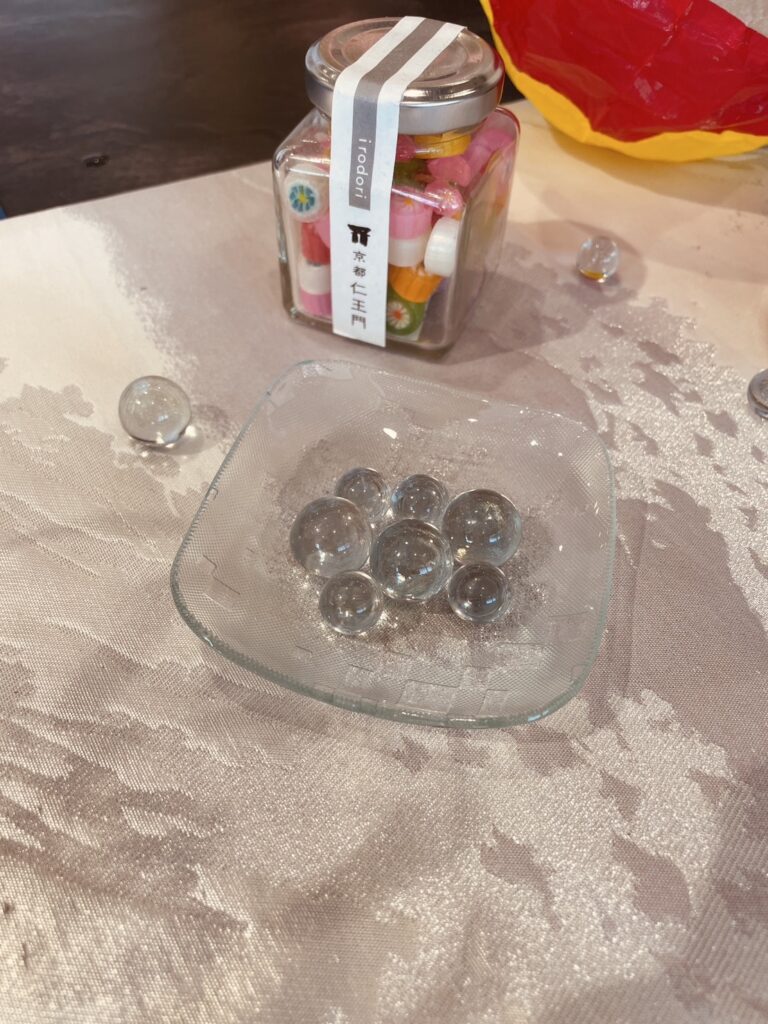 夏を彩るレトロガラスの空間、ショールームでお楽しみください✨