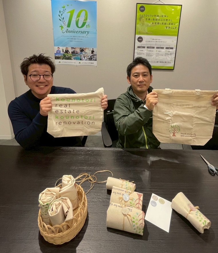 10周年のオリジナルトートバッグのラッピングを行いました！