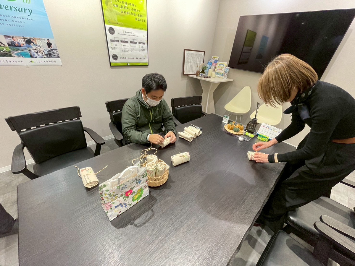 10周年のオリジナルトートバッグのラッピングを行いました！