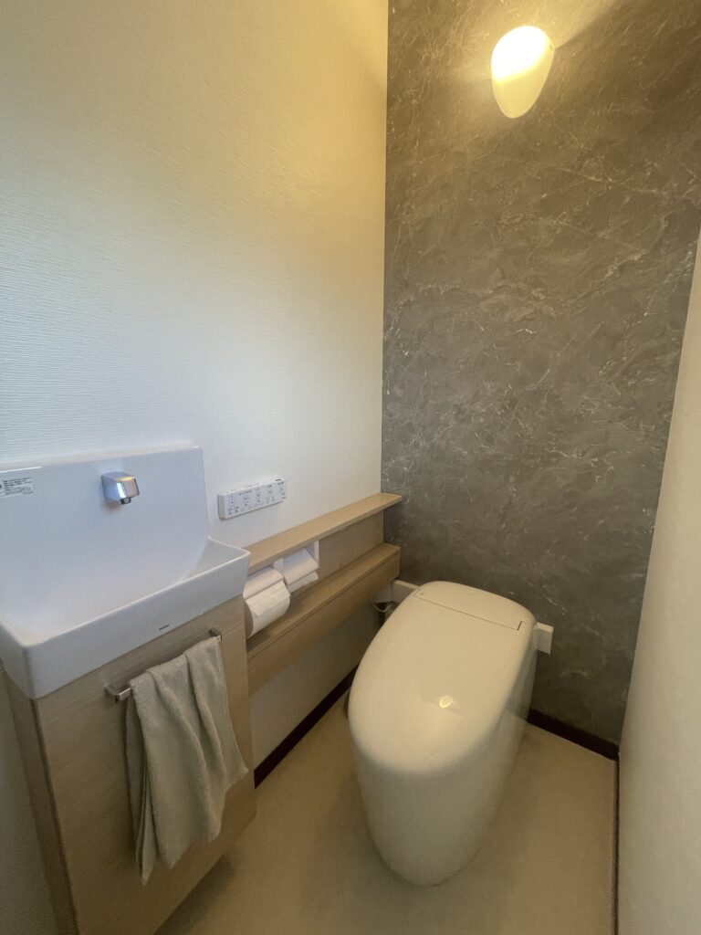 ピカピカがずっと続く！機能性とデザイン性を両立したトイレリフォーム