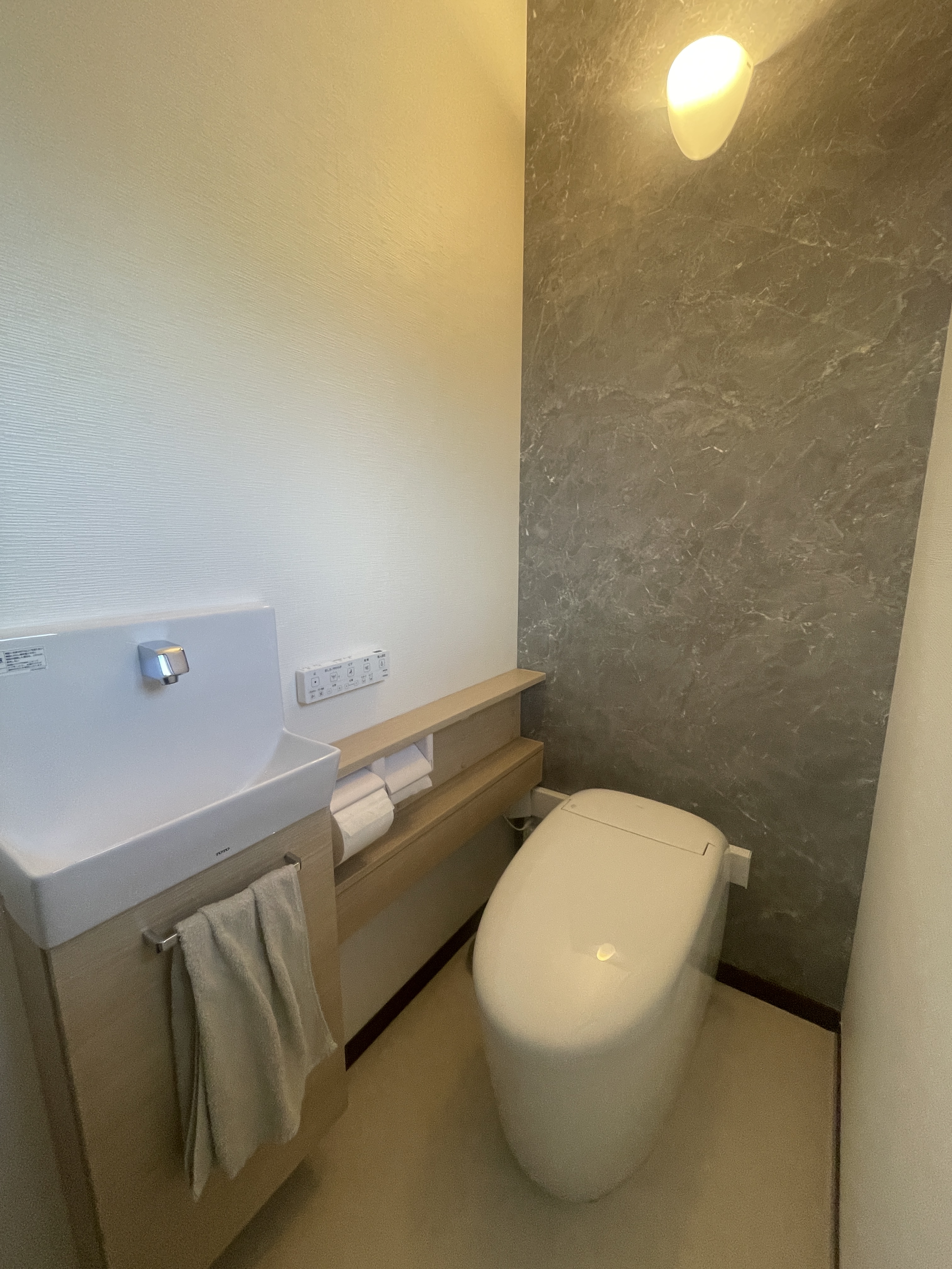 ピカピカがずっと続く！機能性とデザイン性を両立したトイレリフォーム