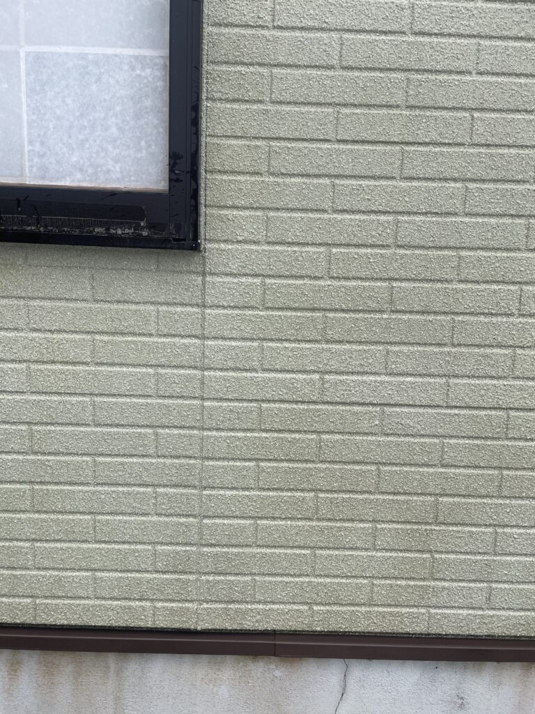 外壁本来の色合いがよみがえりました