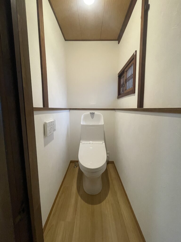 ガラッと一新・すっきり快適！和式から洋式へ、賃貸用トイレリフォーム