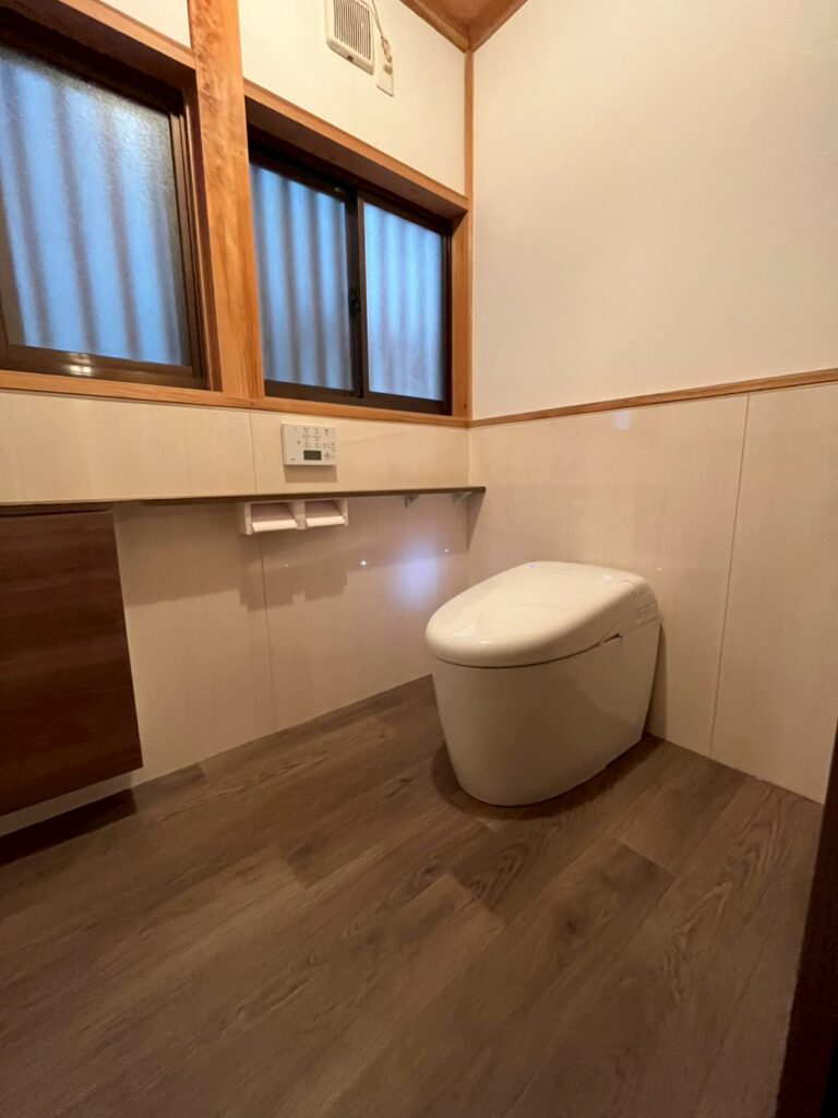 すっきり快適！1階に洋式トイレ新設でラクラク動線リフォーム