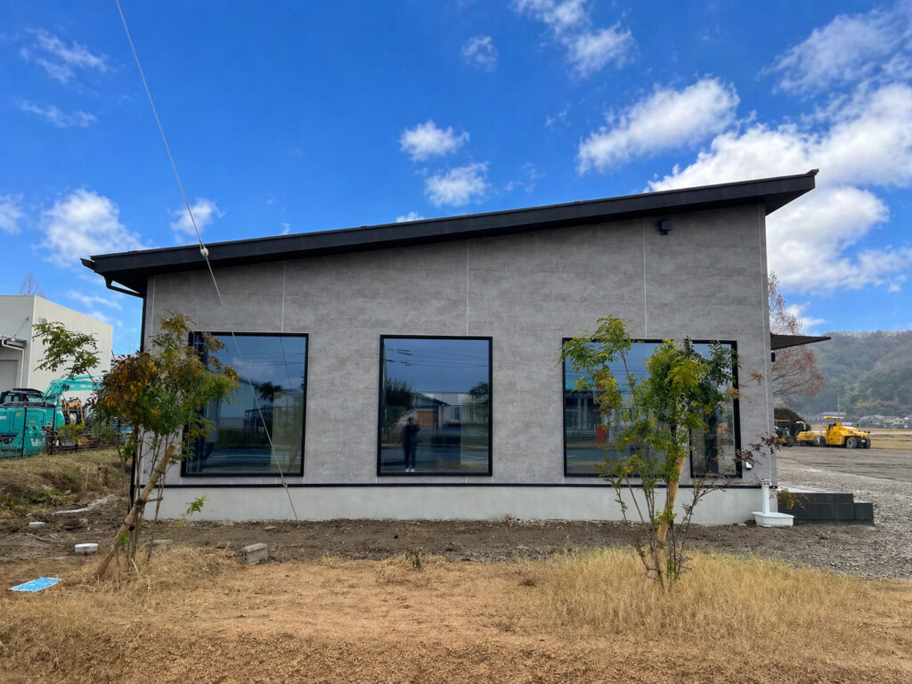 広々・すっきり・スタイリッシュ！資材も人も心地よく使える事務所の新築工事