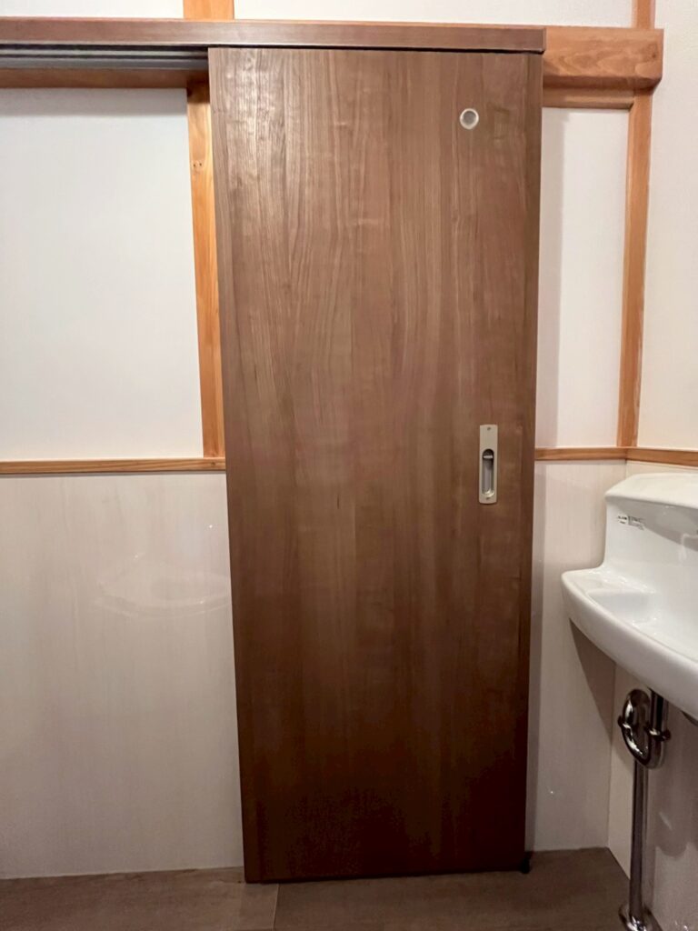 開閉式のドアから引き戸に変更