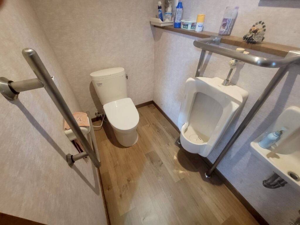 水漏れのお悩みもスッキリ解消！ピカピカ床へ一新したトイレリフォーム