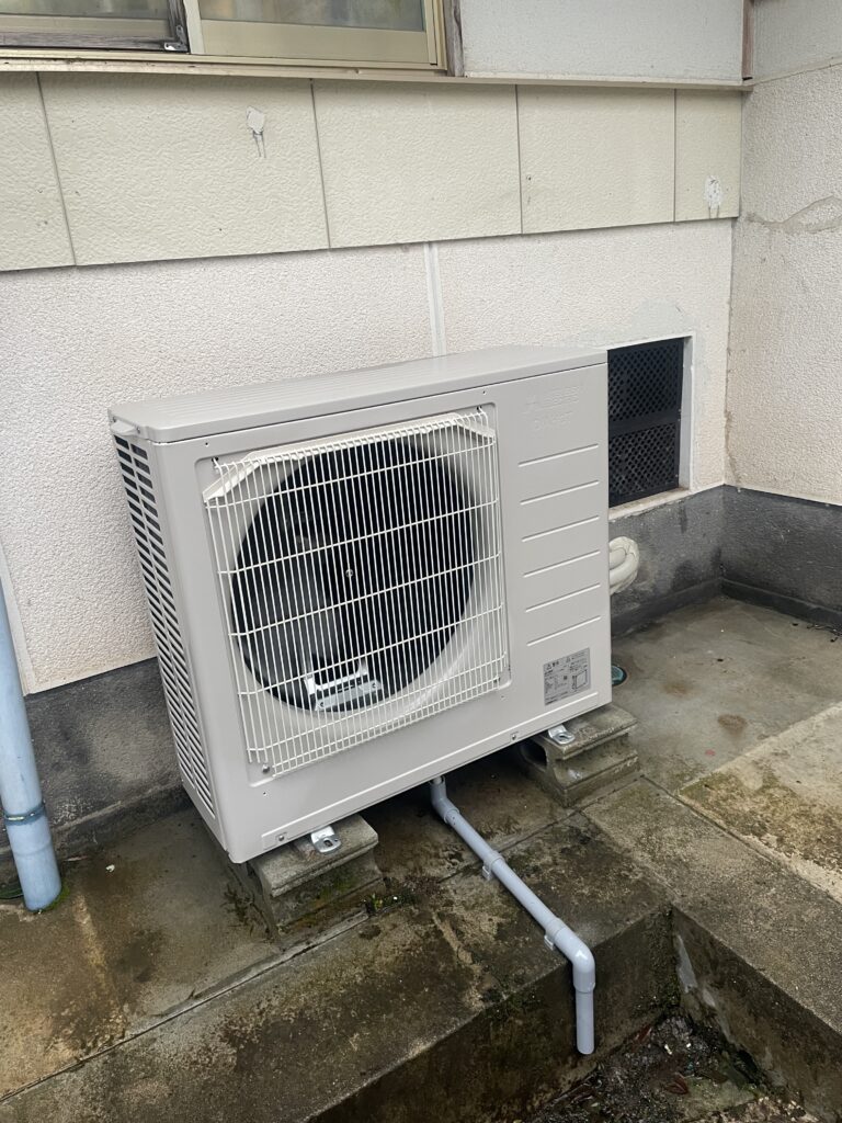 屋外のヒートポンプユニットも交換