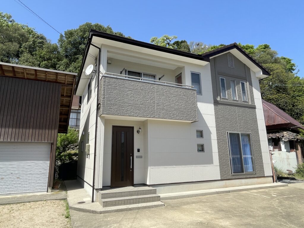 モダンなツートンカラーで、住まいの印象を一新。外壁塗装施工事例