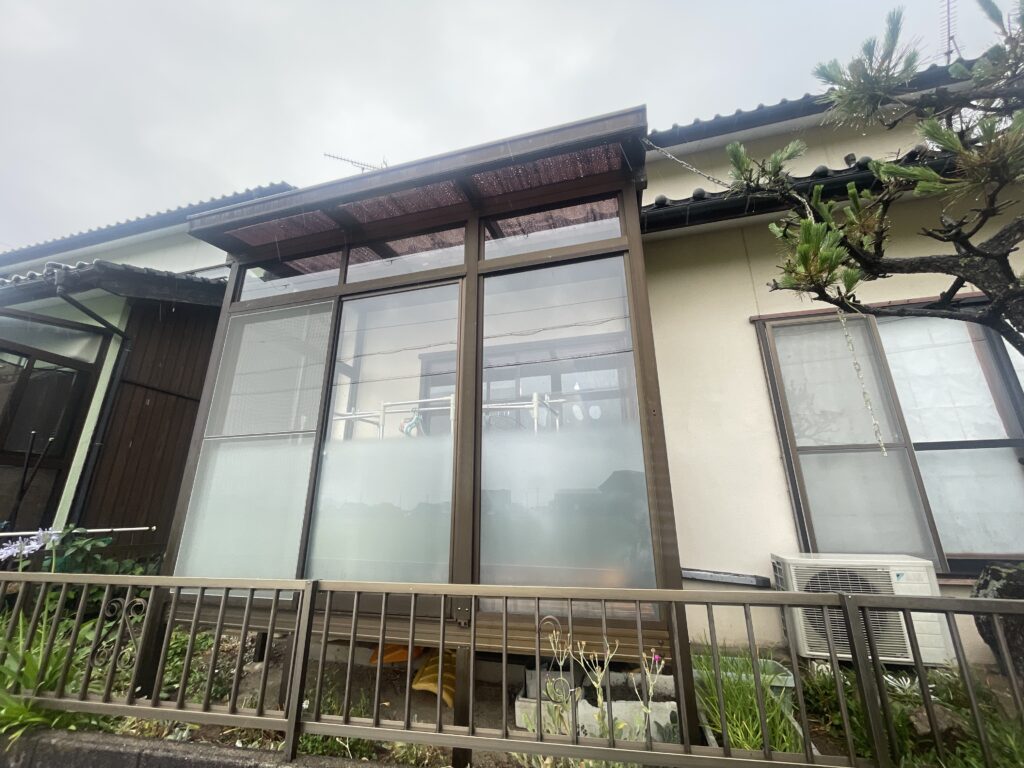 雪で割れたポリカ屋根を修理！サンルーム・雨樋もまとめて安心に